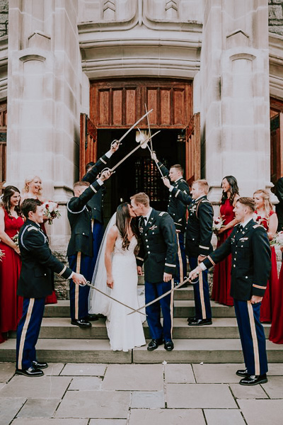 szpaler para młoda ślub wesele kościół wyjście z kosciola